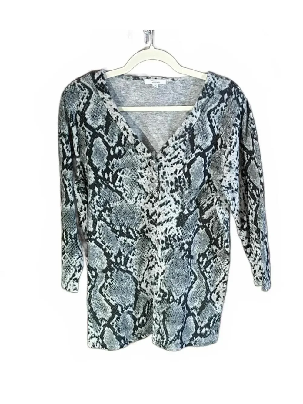 89th + Madison Snakeskin Print Grommet V-Neck Top XL